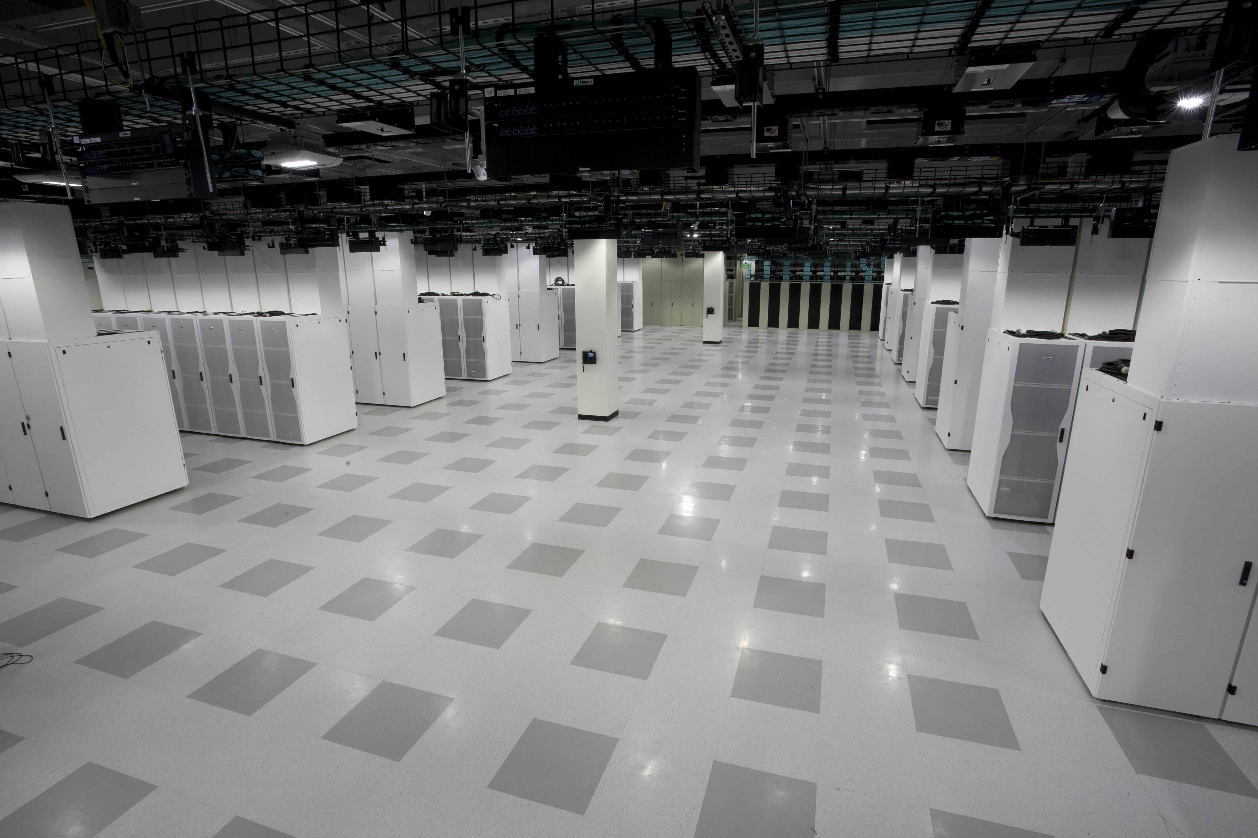 Airflow management in data center subfloor